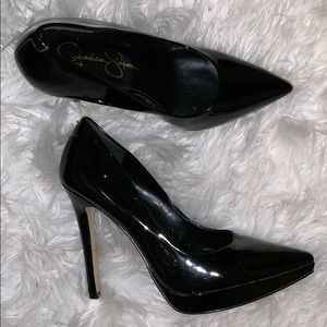 Jessica Simpson black pointed pumps